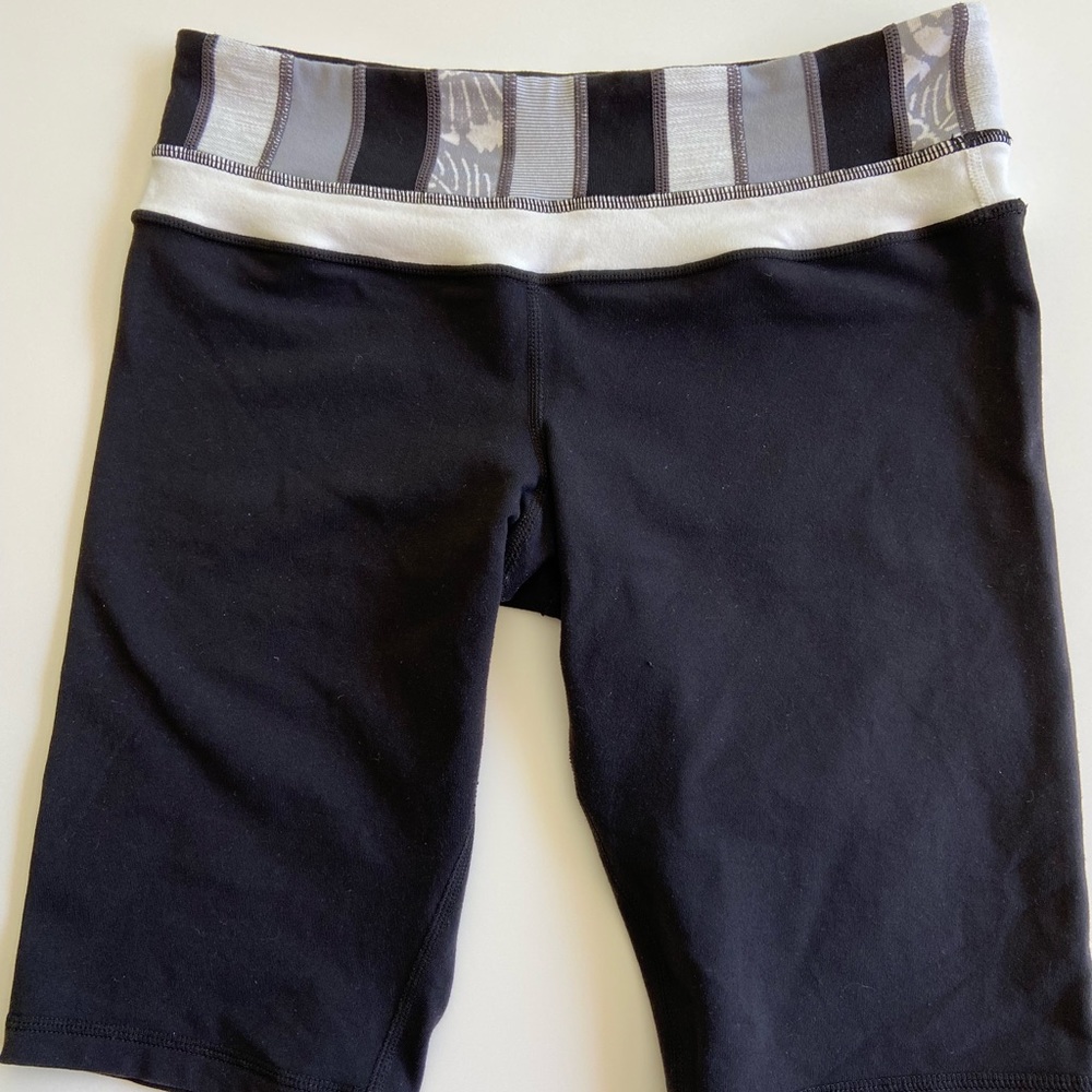 Lululemon Reverse Groove Shorts - Picture 2 of 7